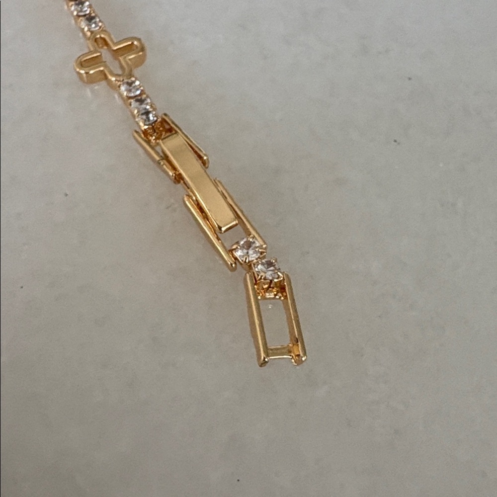 ✨New Rose gold-toned tennis bracelet crosses and cubic zirconia stones 7.5” 🎁 - Picture 4 of 8